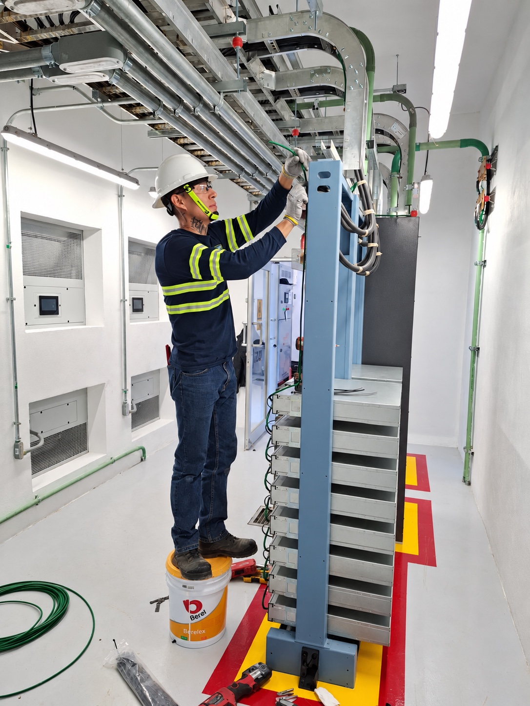Instalación de conexiones en el gabinete