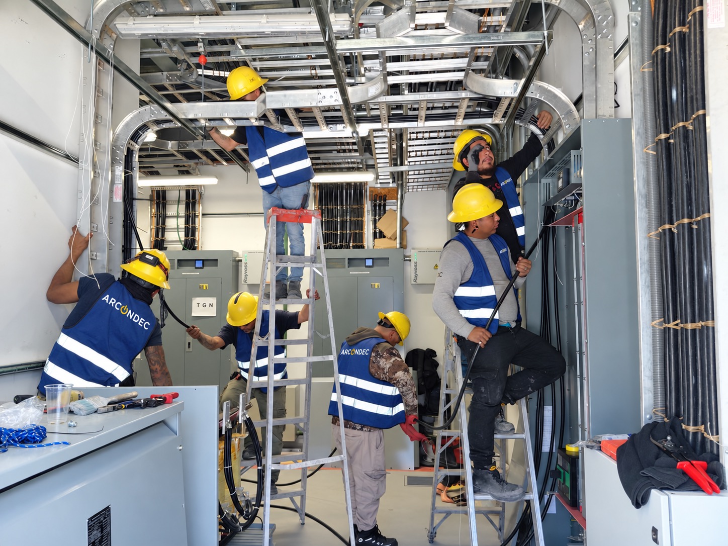 Instalación de alimentadores en HUB Pachuca