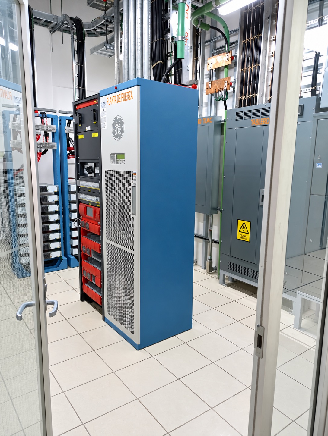 Sala de energía y planta de corriente directa